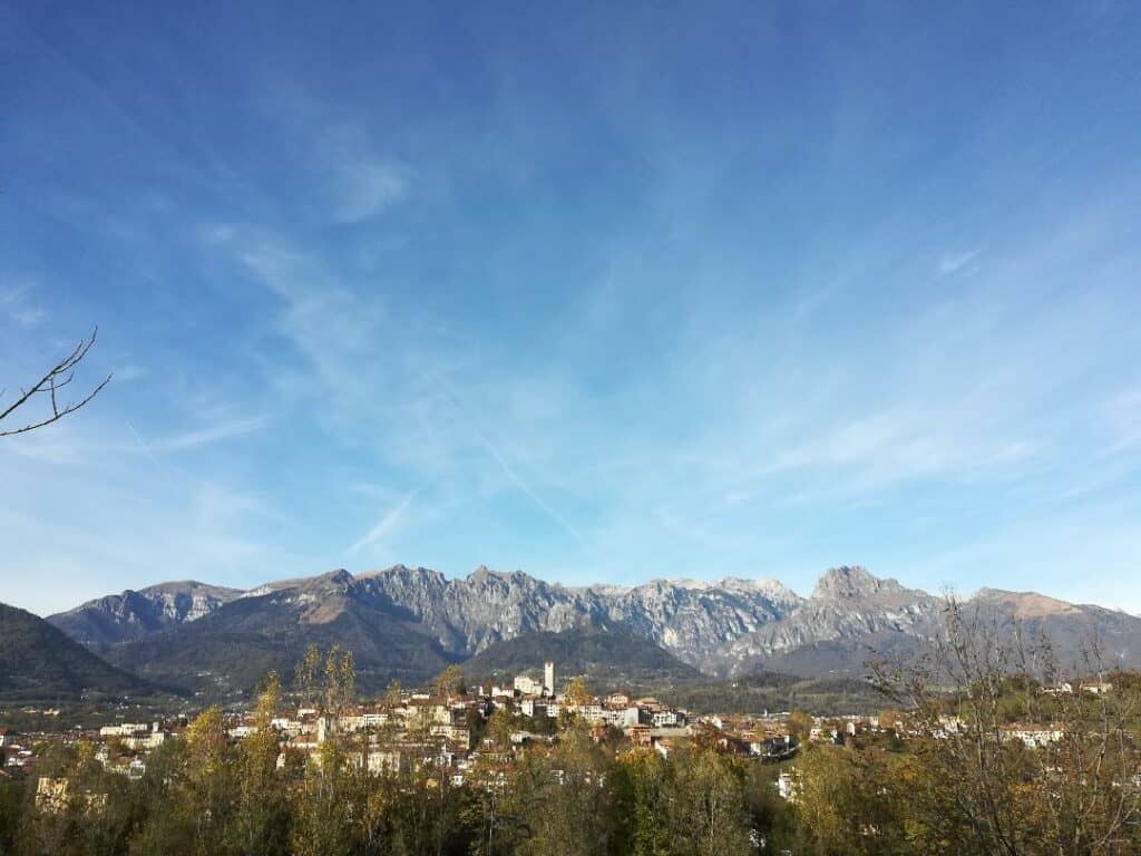 Veduta di Feltre con le Vette Feltrine