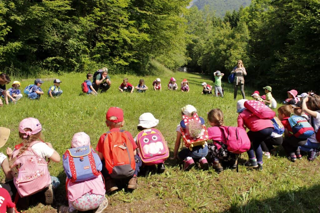 Cooperativa Mazarol bambini in cerchio